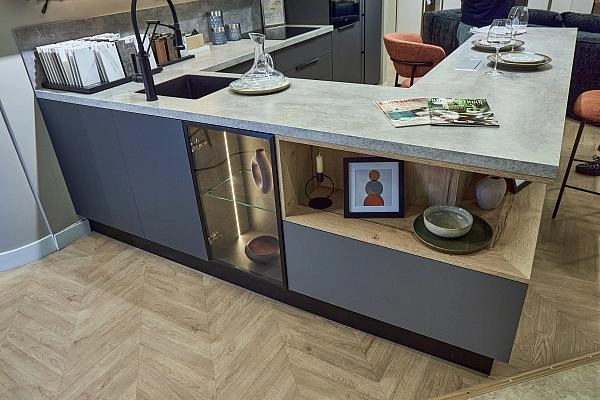 г. Москва, б-р  Сиреневый, 31, "София"