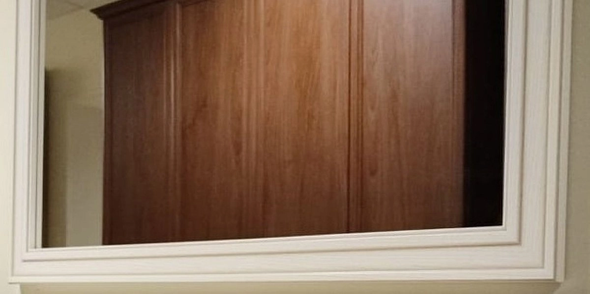 Зеркало навесное Diamante Ясень